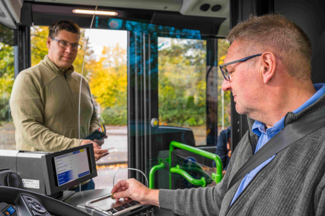 Bezahlvorgang im Bus.jpg 