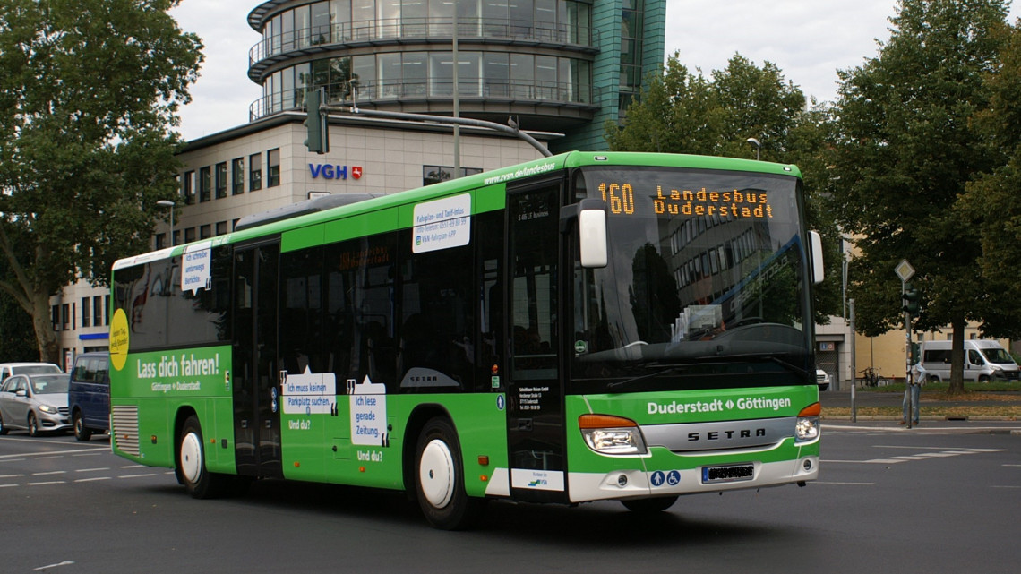 Landesbus_L160_unterwegs_in_Göttingen_16_9.jpg 