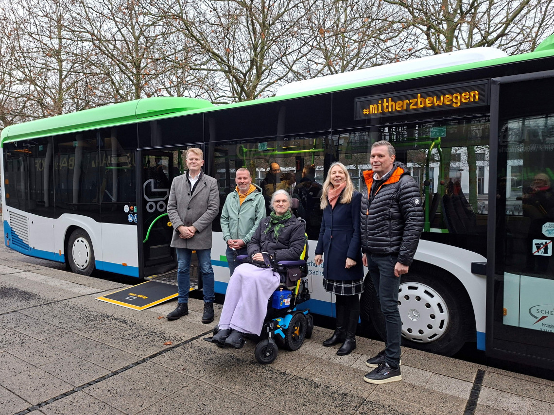 Moderne Niederflurbusse für die Landesbuslinie 160   Börger Göbeke Schnyder Fragel Rosenthal web.jpg 