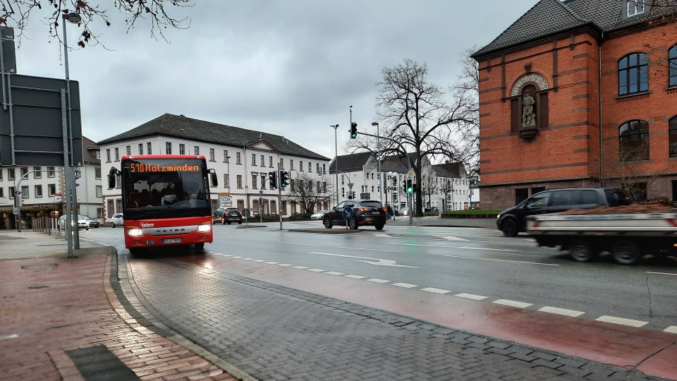 Zusammen auf neuen, gemeinsamen Wegen - Seit einem Jahr ist der Landkreis Holzminden Mitglied im Zweckverband Verkehrsverbund Süd-Niedersachsen (ZVSN).jpg 